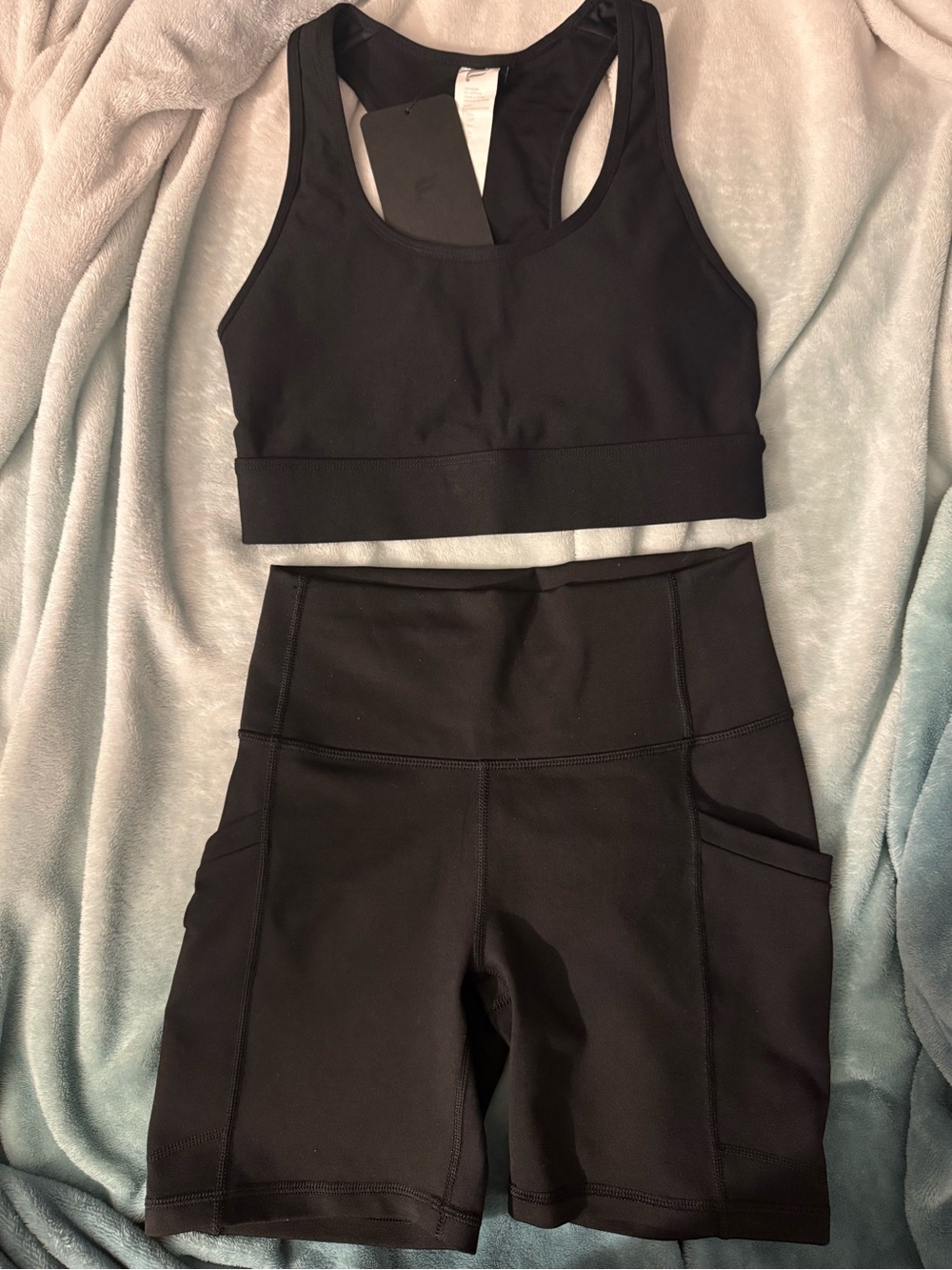 New fabletics sports bra & biker shorts set both XS